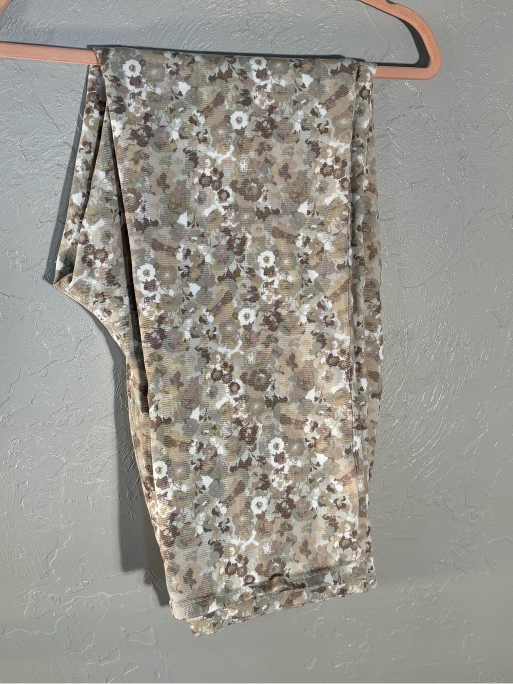 Gloria Vanderbilt Beige and Brown Floral Midi Jeans